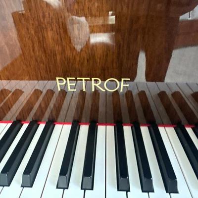 Petrof 2