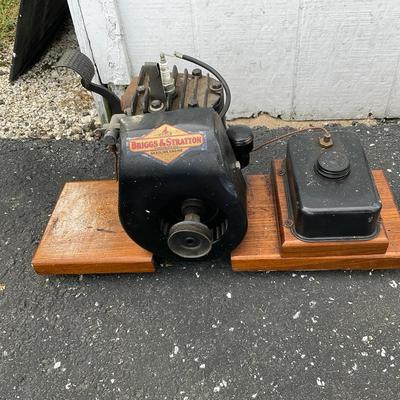 Briggs & Stratton Mounted Small Engine