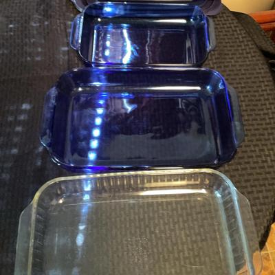 3 Glass Pyrex Pans with Lids