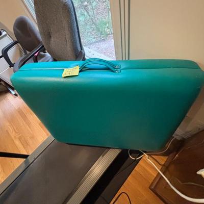 Massage table 