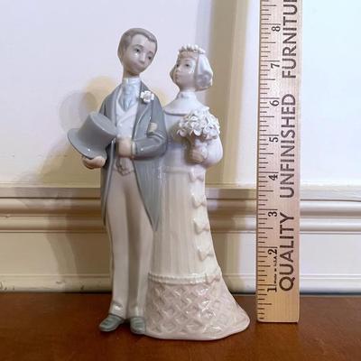 Lladro Bride And Groom Wedding Figurine
