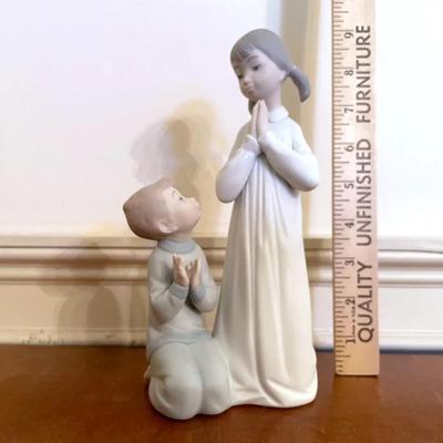 Lladro Boy And Girl Praying Figurine
