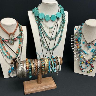 Western Style Necklaces And Bracelets 