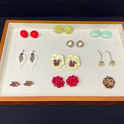 Vintage Earrings And Brooches 