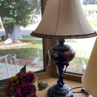 Sale Photo Thumbnail #7: Has matching lamp