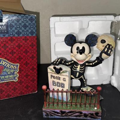 Disney Traditions Jim Shore Mickey Mouse “Peek A Boo” Glow-in-the-Dark Halloween Figurine – Walt Dis