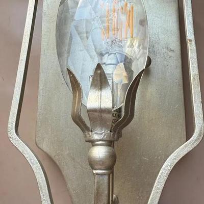 Vintage-Style Wall Sconce with Crystal Flame LED Bulb – Silver Finish