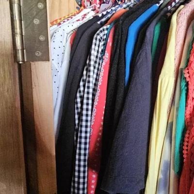Closet Full of Women's Clothes & Shoes. Size 2xl & 3xl. Size 7 & 8 Shoes