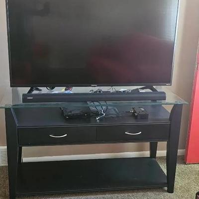 Hisense 50" TV w/ Soundbar, Stand & Remote Model 50R6E1