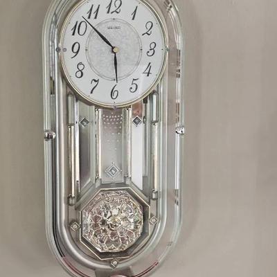 Seiko Clock & Living Room Decor, Bench & Baskets in Pictures