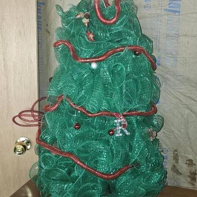 Christmas Tree & Displays w/ Some Metal Art