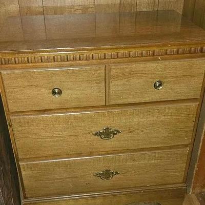 Bassett 4-Drawer Chest of Drawers 