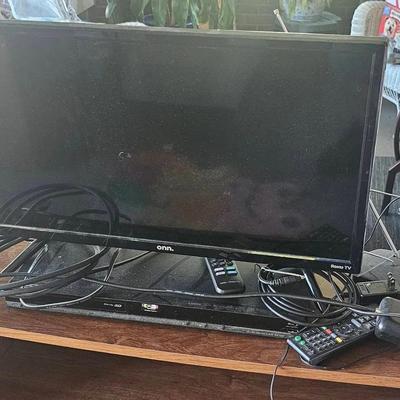 Roku TV 24" LED, Remotes & BLU-RAY Player