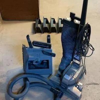 Kirby Vacuum Cleaner w/ extras