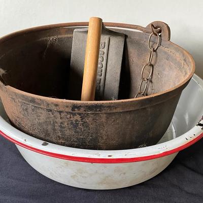 Cast Iron Cauldron/Enamel Ware/Bacon Press