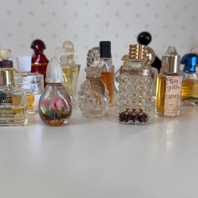 Longchamps, Joy, Chanel, Shalimar & Many More Classic Mini Perfume Bottles 