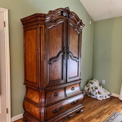 Sale Photo Thumbnail #31: Armoire 