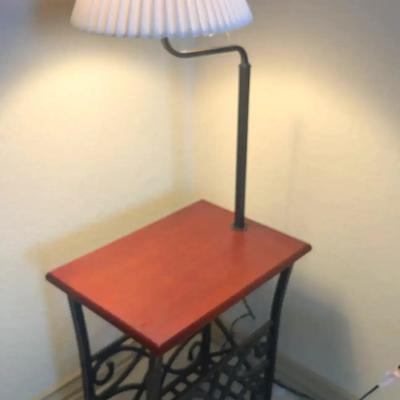 Side Table With Lamp 
