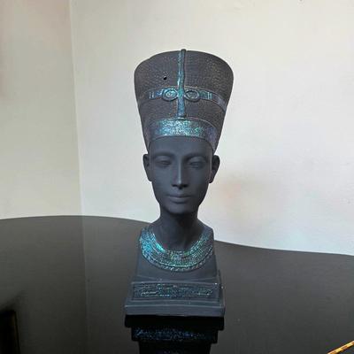 Sale Photo Thumbnail #13: Egyptian Nefertiti statue