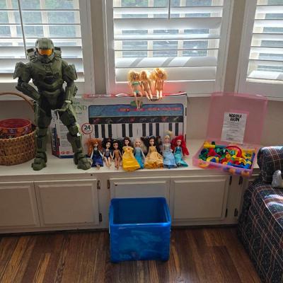 Sale Photo Thumbnail #88: Halo Master Chief and Disney Princess Dolls