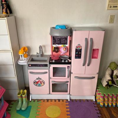 Sale Photo Thumbnail #94: Disney Princess Kitchen