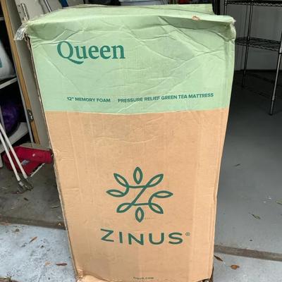 Zinus Queen Mattress 12” Memory Foam NIB