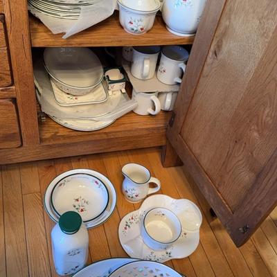 Pfaltzgraff WinterBerry Pattern Dish Set For 12