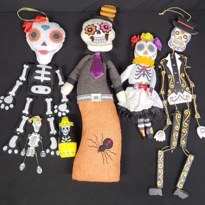 Spooktacular Skull Nesting Dolls & Bewitching Halloween Decor