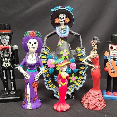 Skeleton Figurines For Día de los Muertos Celebration