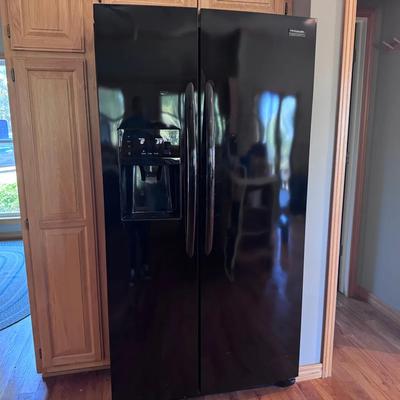 Frigidaire Gallery Side-by-Side Refrigerator – Model FGSS2635TE0
