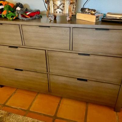 Dresser 