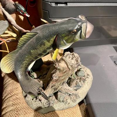 Fish statues 