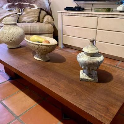 Coffee table that pulls apart to make it longer 