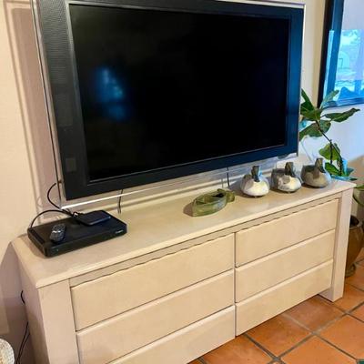 Tv and dresser 