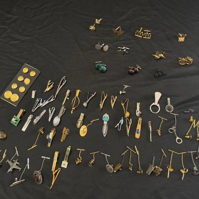 Lot 427: Vintage Men’s Accessories Lot – Cufflinks, Tie Clips, Keychains & Pins