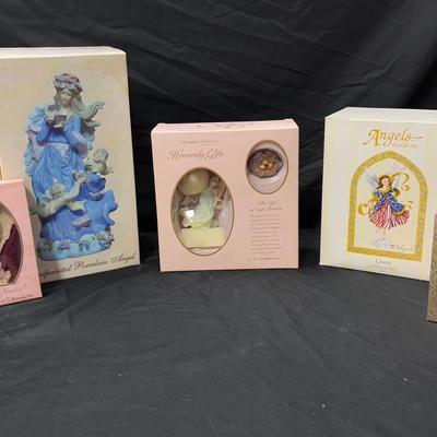 Lot 419: Angel Figurines with Boxes – Seraphim Classics, Pavilion, Heavenly Gifts & More