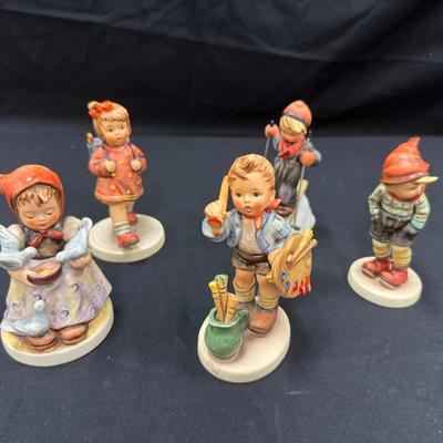 Lot 207: Hummel Goebel Figurines 