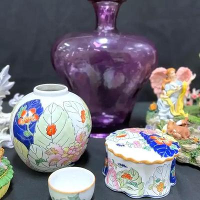 Lot 102:  Mixed Lot of Decorative Figurines and Art Glass Vase