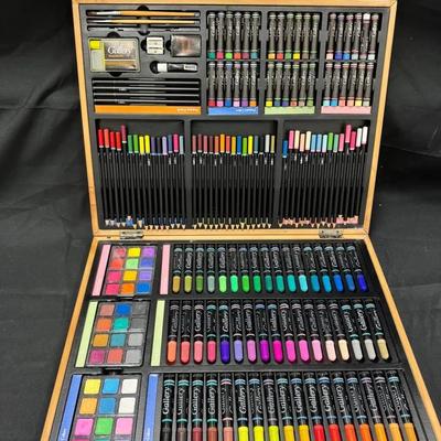Lot 270: Art Set In Wood Case 