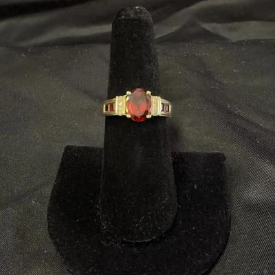 Lot 443: 10K Yellow Gold Garnet Ring with Real Diamond Accents – 0.14 Grams