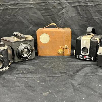 Lot 341: Vintage Camera Collection — Kodak & Ansco Box and Snapshot Cameras