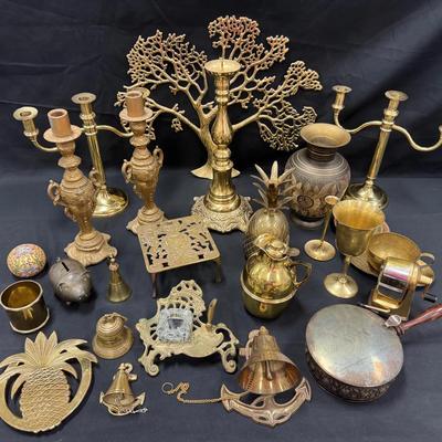 Lot 211: Brass/ Gold Tone Decor