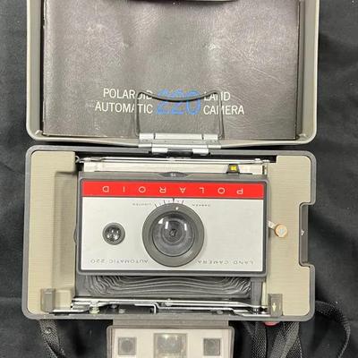 Lot 338: Vintage Polaroid Land Camera – Model 220 Automatic with Case And Flashgun #268