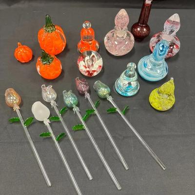 Lot 205: Collection Of Art Glass Pieces