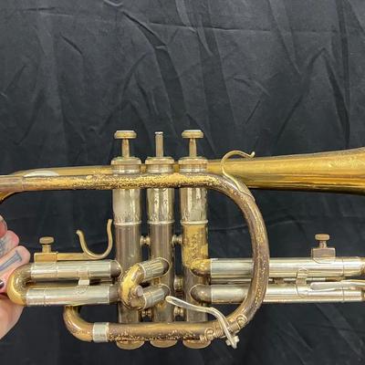 Lot 346: Vintage Holton Collegiate Trumpet with Case & Accessories