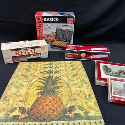 Lot 252: Kitchen Household Items 
