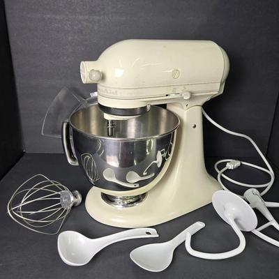 KitchenAid Artisan Series 5-Quart Tilt-Head Stand Mixer in Almond Cream