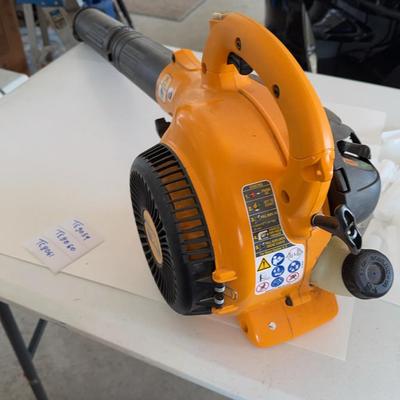 Leaf blower 