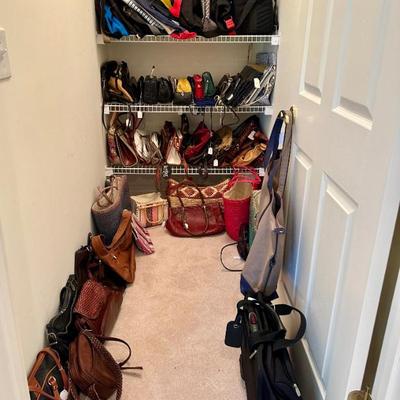Sale Photo Thumbnail #79: Lots of purses and tote bags