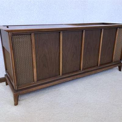 1960's Magnavox Astro Sonic Stereo Console .jpg